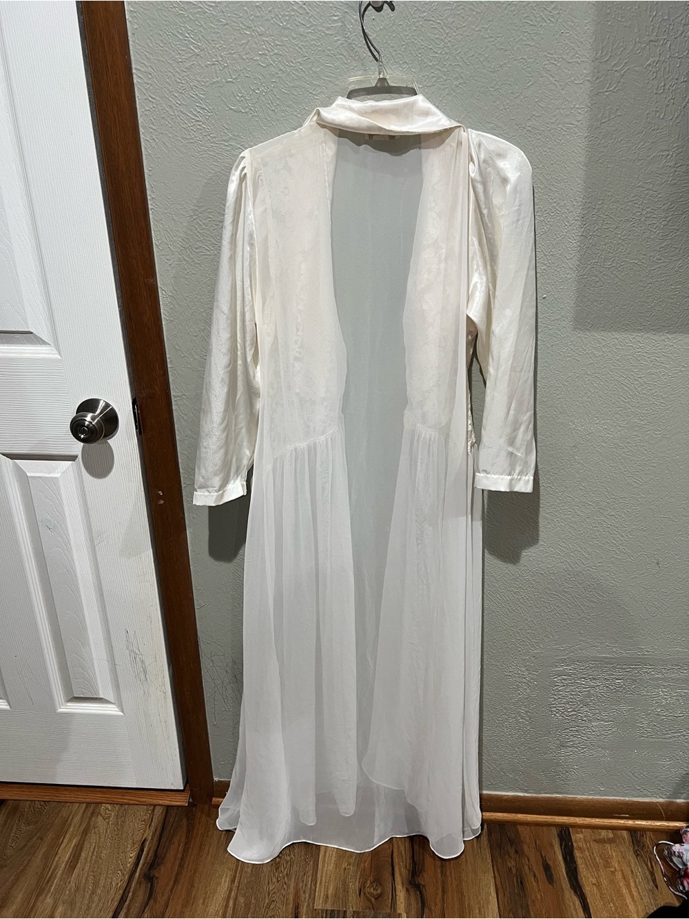 Ivory Satin & Chiffon Long Open Robe with Lace Trim Vintage Victoria Secret - Picture 8 of 8